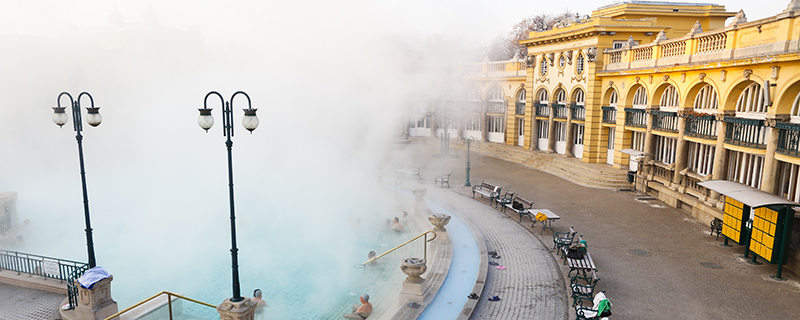 Ångor från termalbadet i Budapest, Ungern.